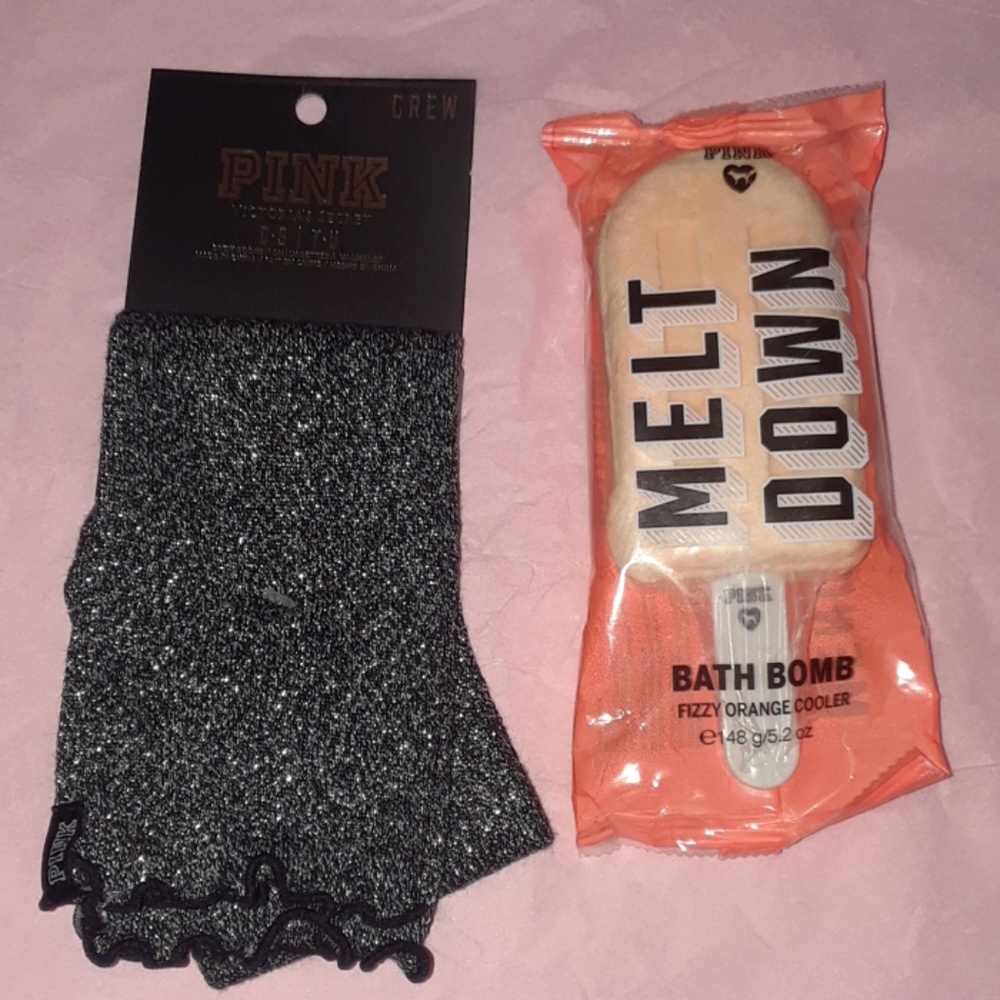 🆕💥PINK VS♡crew socks plus one bath bomb